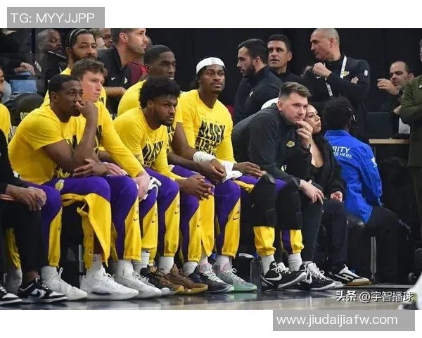 湖人队与快船队激战成和精彩回顾与赛后分析 湖人队与快船队激战成和精彩回顾与赛后分析